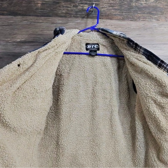 Authentic BTC Trading Co Navy and Beige Plaid Flannel Hooded Shirt Jacket - Picture 11 of 12